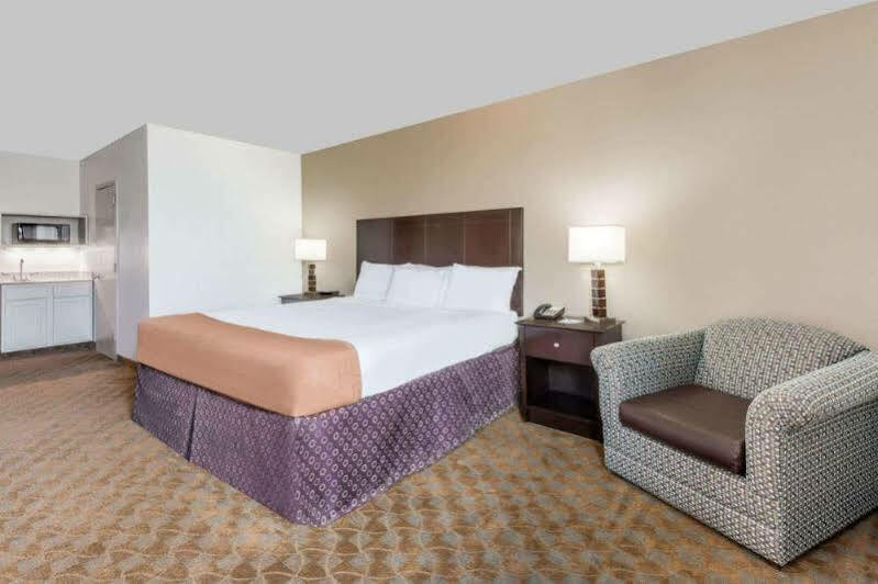 Surestay Plus Hotel By Best Western Lubbock Medical Center Ngoại thất bức ảnh